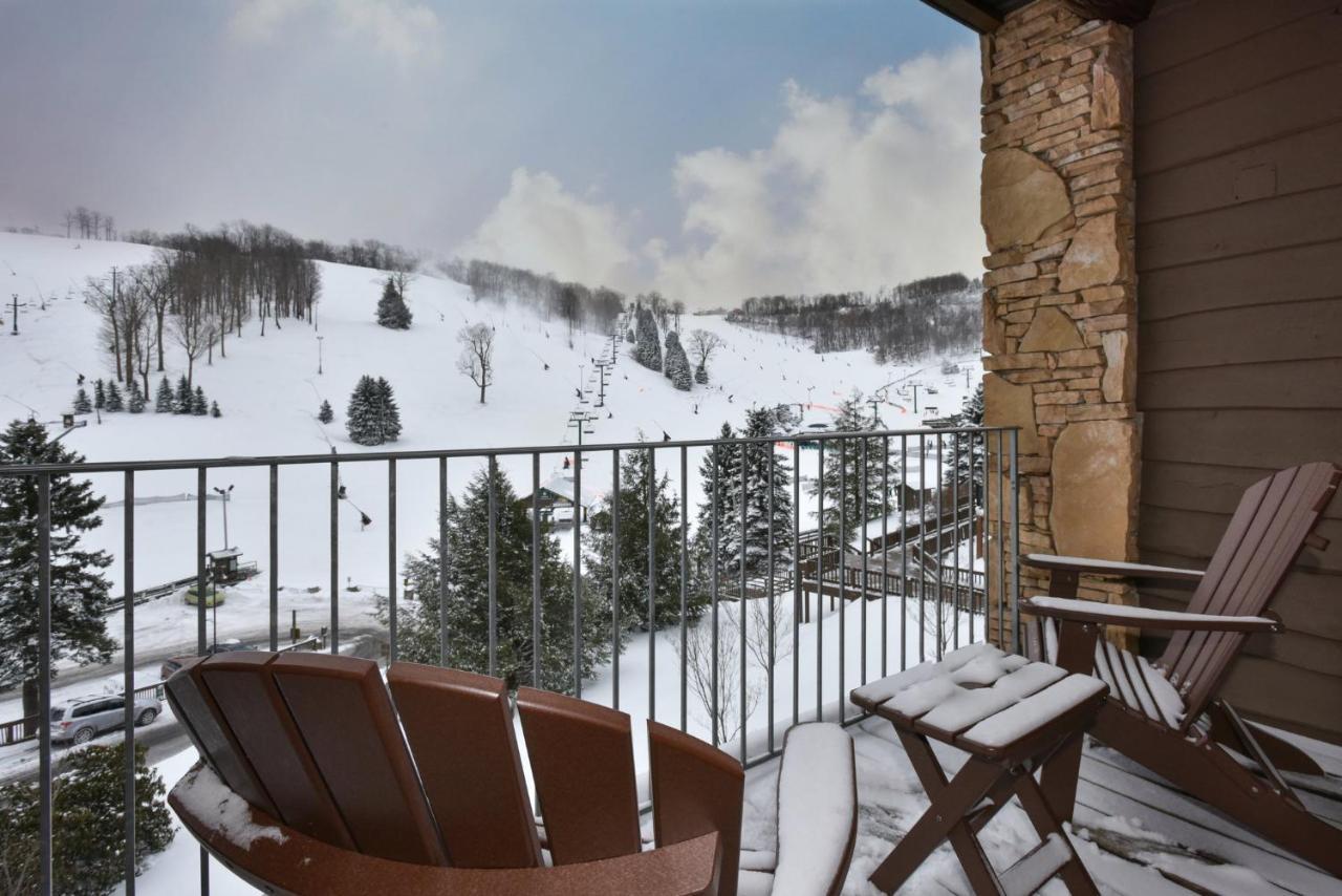 Slopeside Hotel By Seven Springs Resort Champion エクステリア 写真