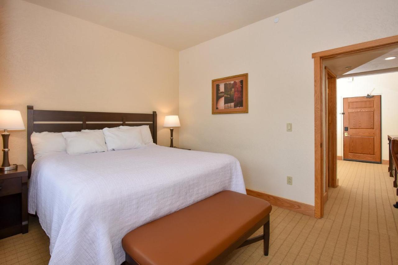 Slopeside Hotel By Seven Springs Resort Champion エクステリア 写真