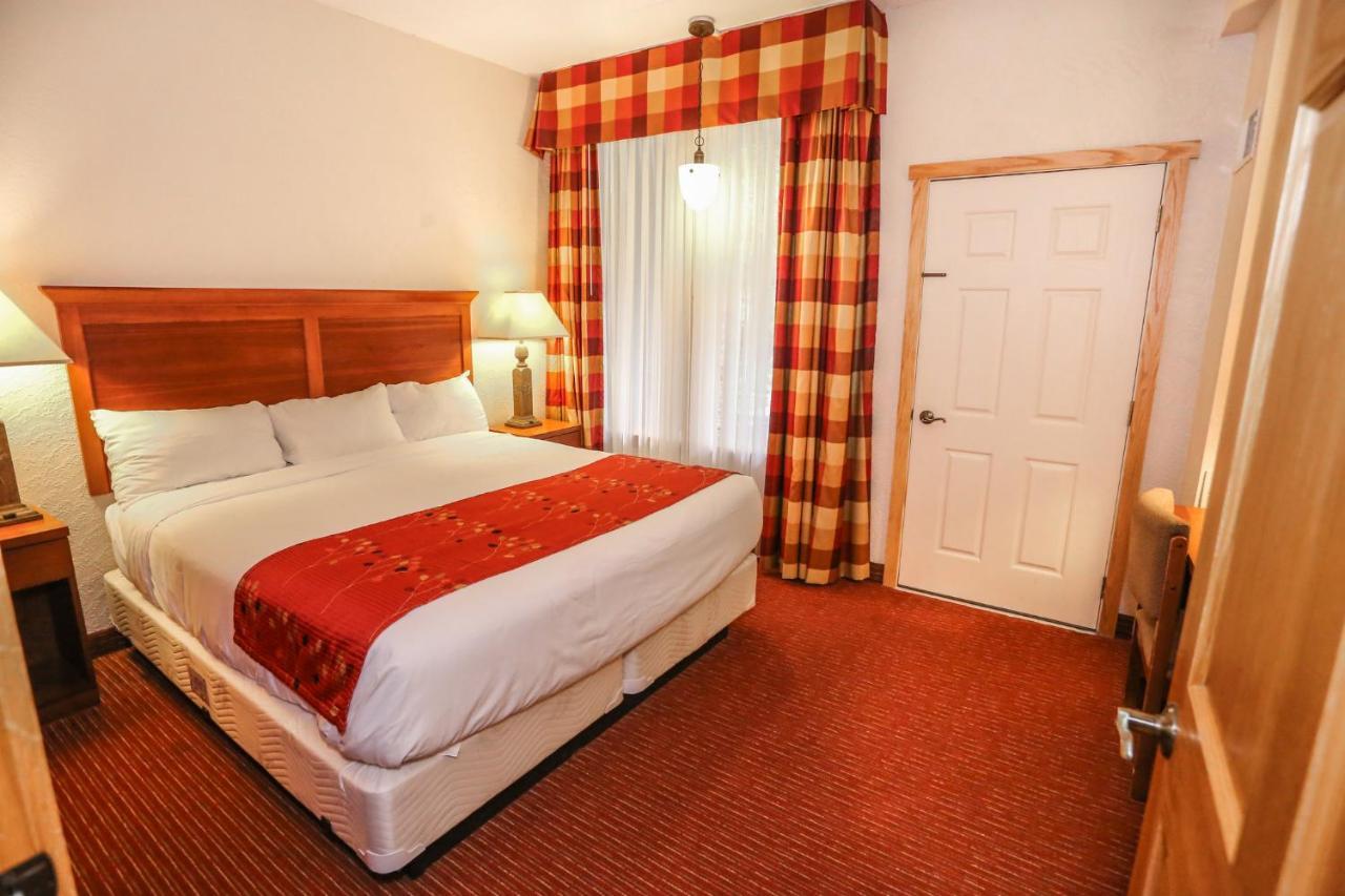 Slopeside Hotel By Seven Springs Resort Champion エクステリア 写真
