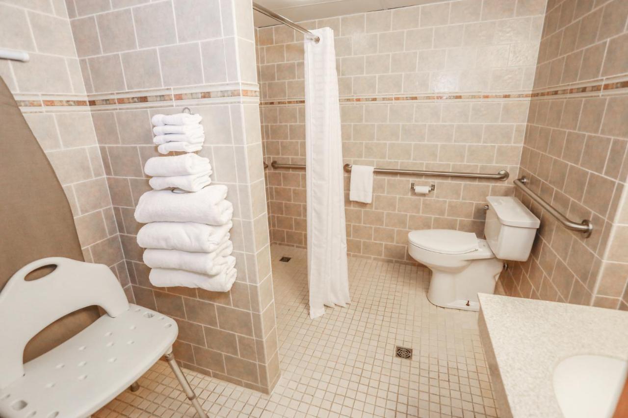 Slopeside Hotel By Seven Springs Resort Champion エクステリア 写真