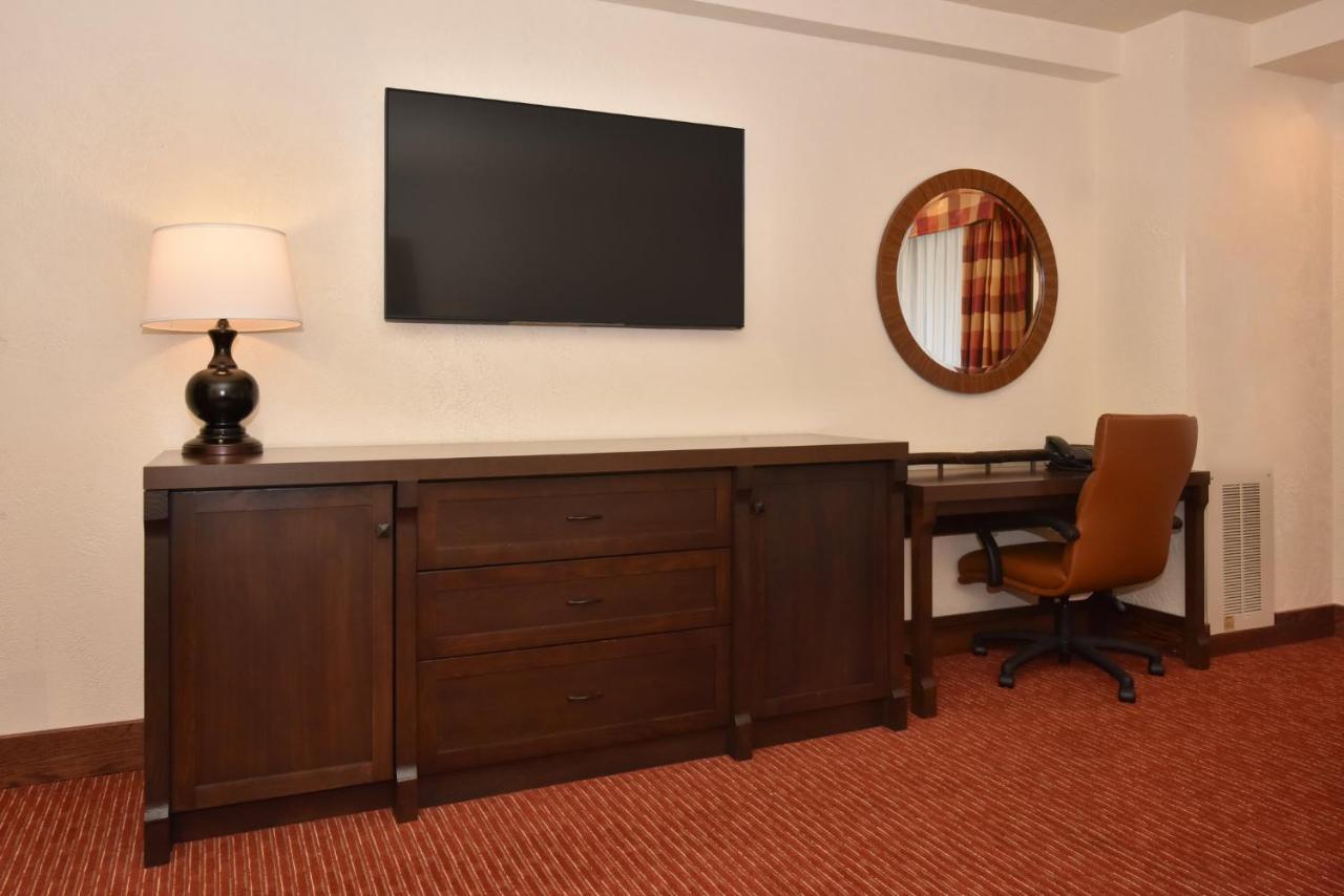 Slopeside Hotel By Seven Springs Resort Champion エクステリア 写真