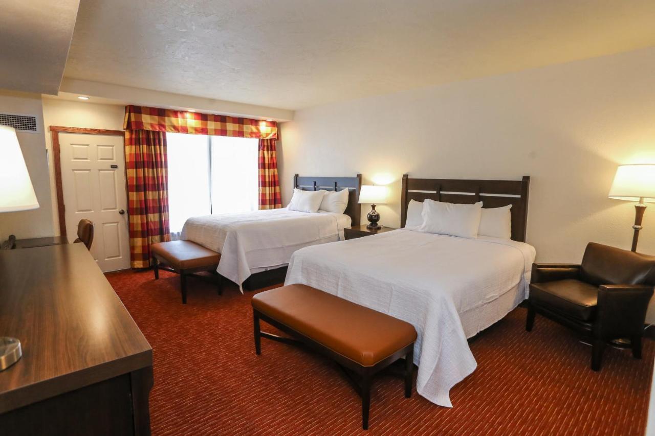 Slopeside Hotel By Seven Springs Resort Champion エクステリア 写真