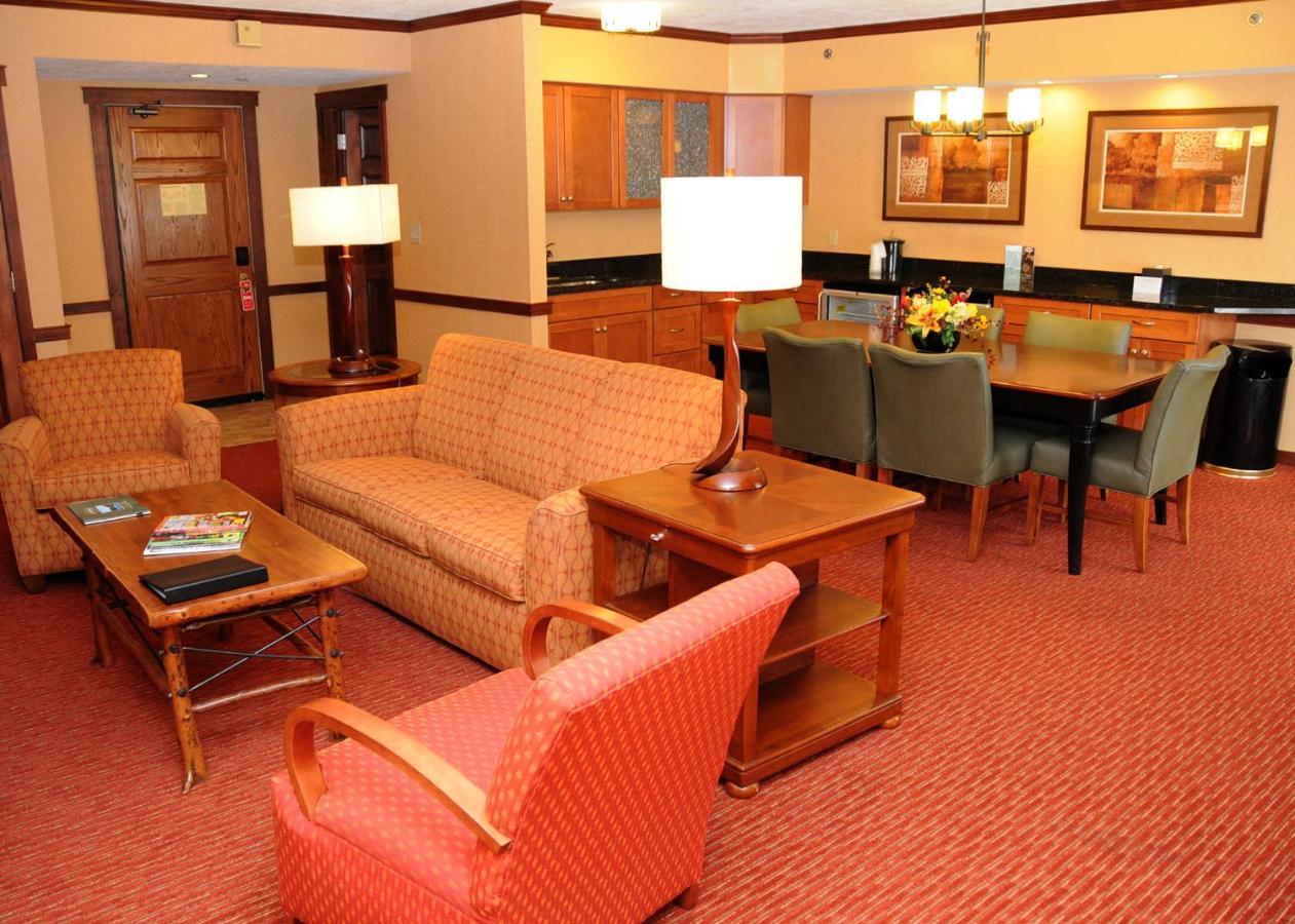 Slopeside Hotel By Seven Springs Resort Champion エクステリア 写真