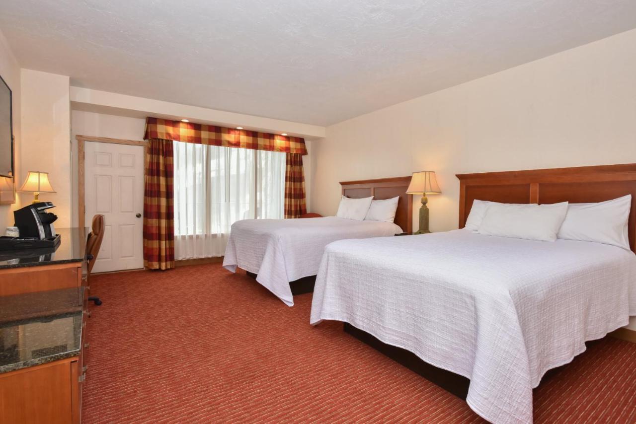 Slopeside Hotel By Seven Springs Resort Champion エクステリア 写真