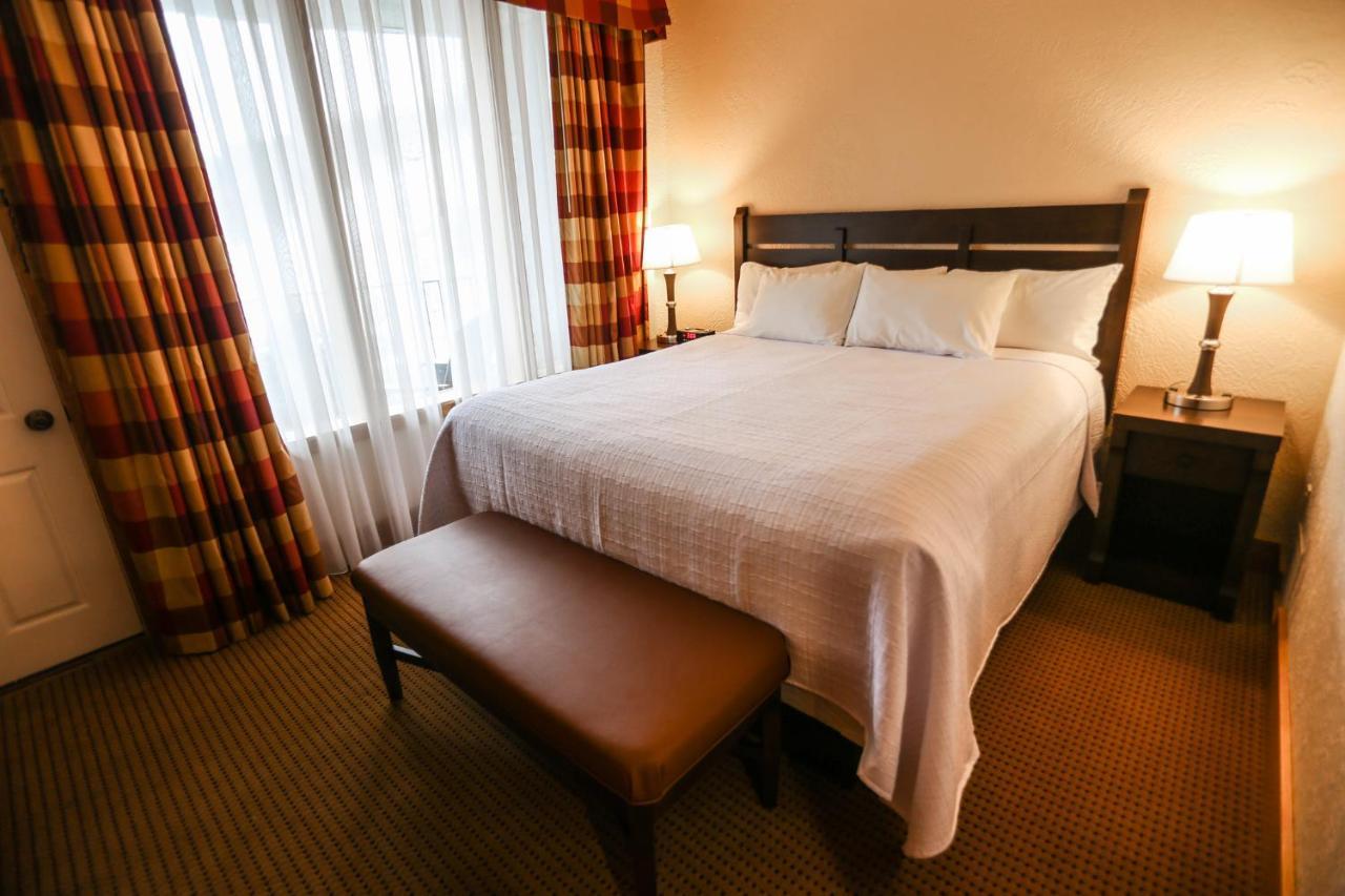 Slopeside Hotel By Seven Springs Resort Champion エクステリア 写真