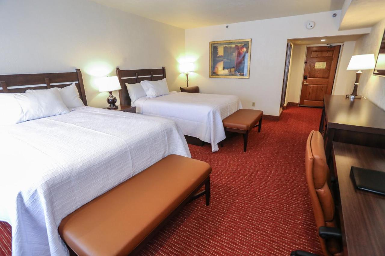 Slopeside Hotel By Seven Springs Resort Champion エクステリア 写真