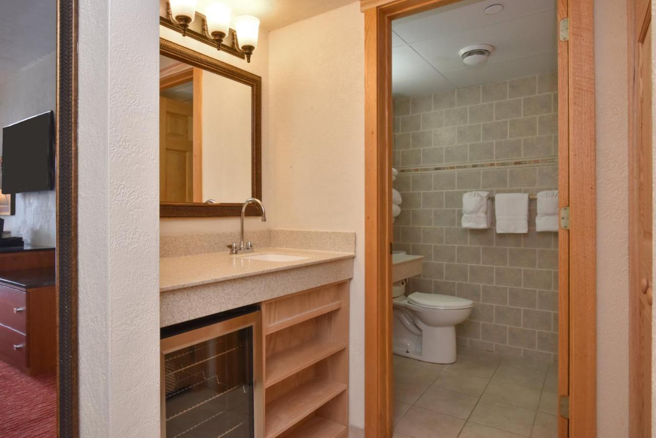 Slopeside Hotel By Seven Springs Resort Champion エクステリア 写真