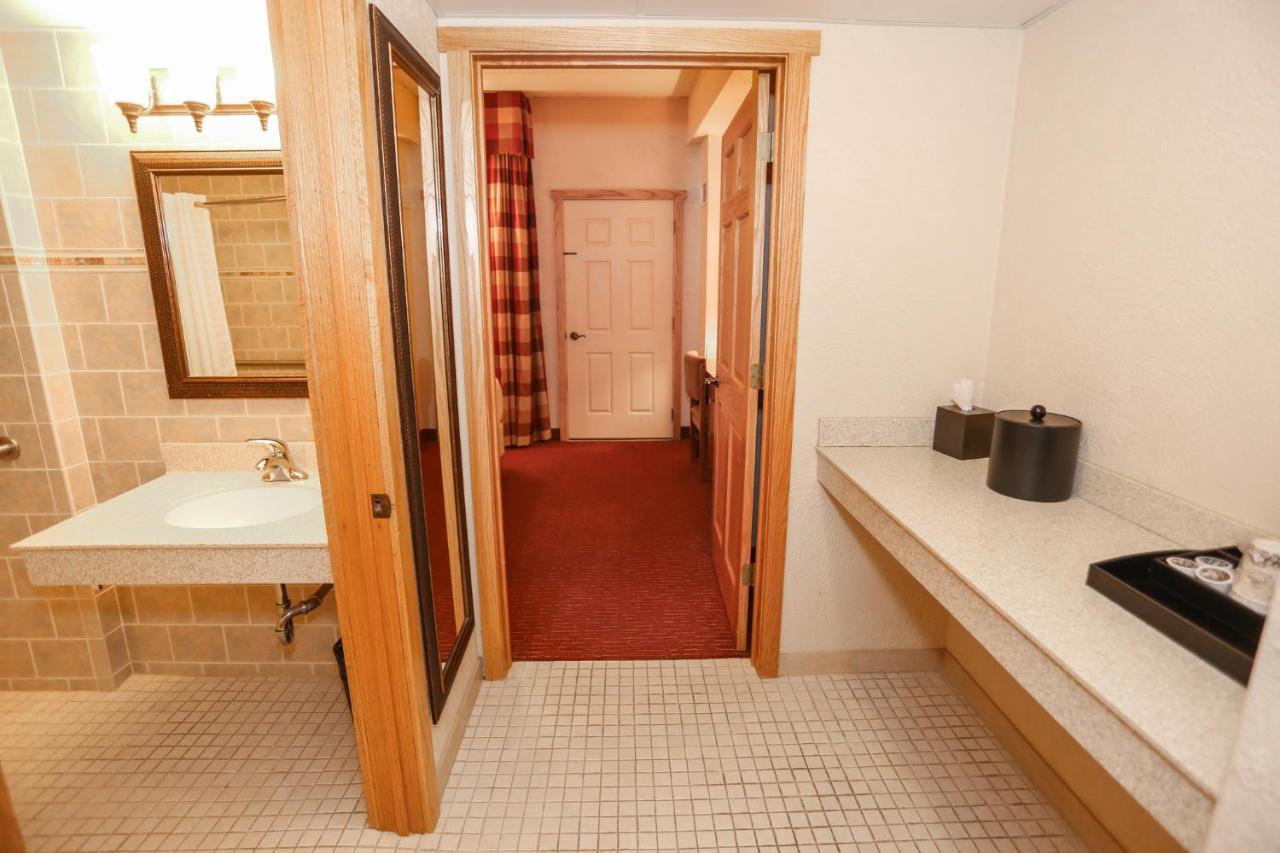 Slopeside Hotel By Seven Springs Resort Champion エクステリア 写真