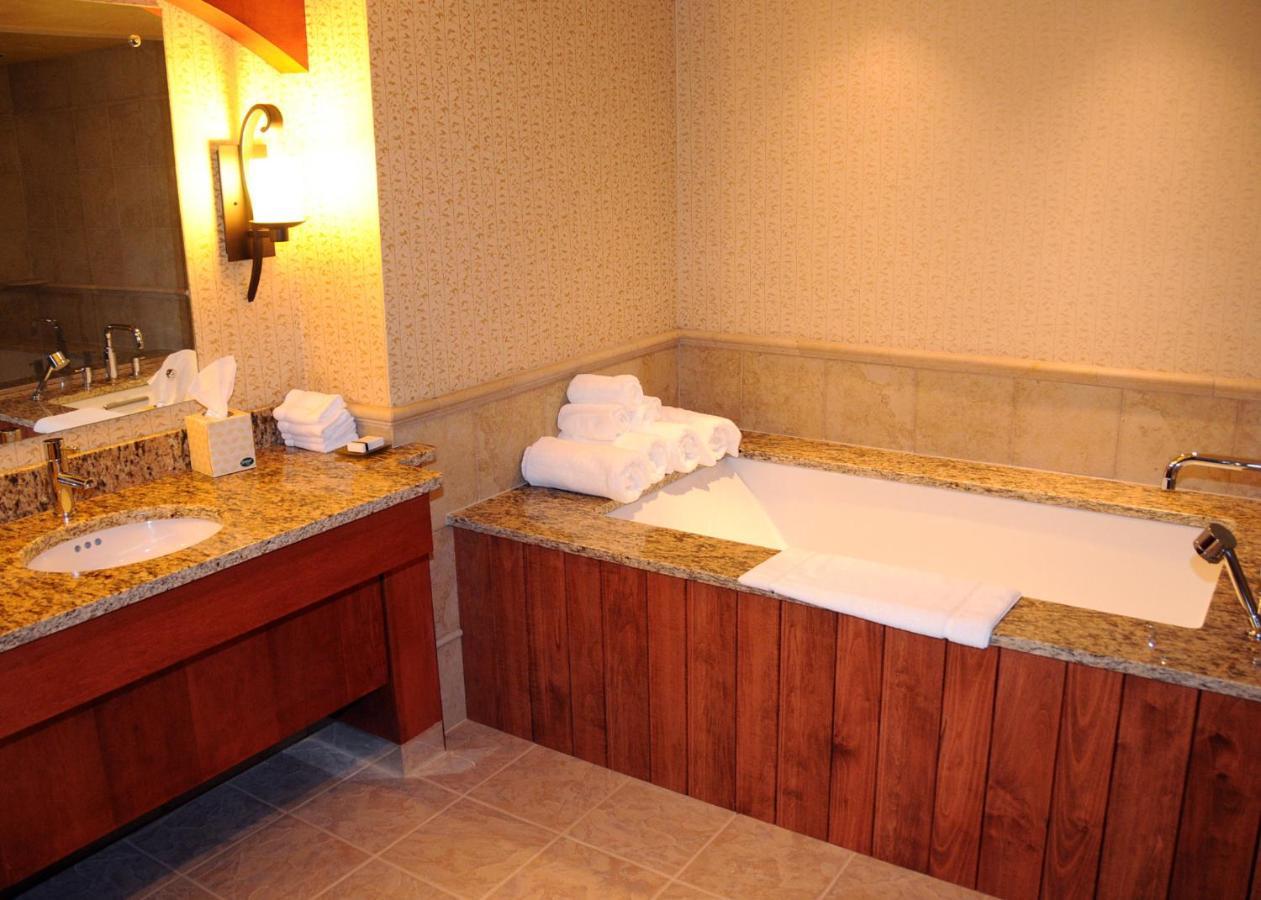 Slopeside Hotel By Seven Springs Resort Champion エクステリア 写真