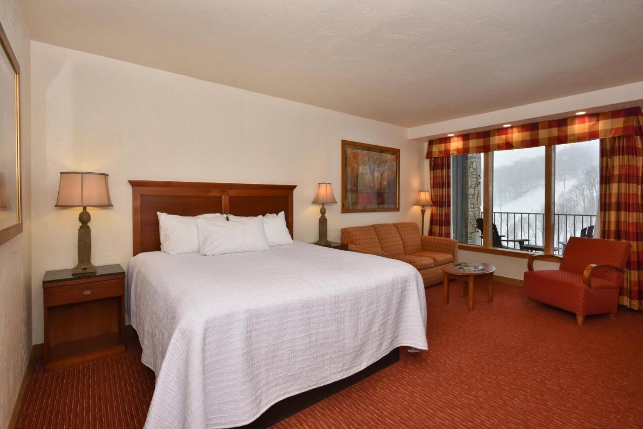 Slopeside Hotel By Seven Springs Resort Champion エクステリア 写真