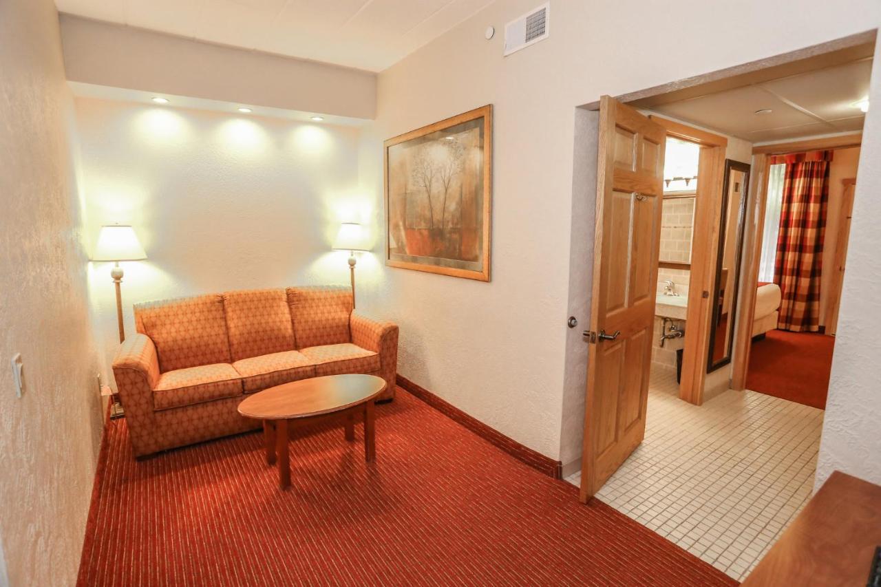 Slopeside Hotel By Seven Springs Resort Champion エクステリア 写真