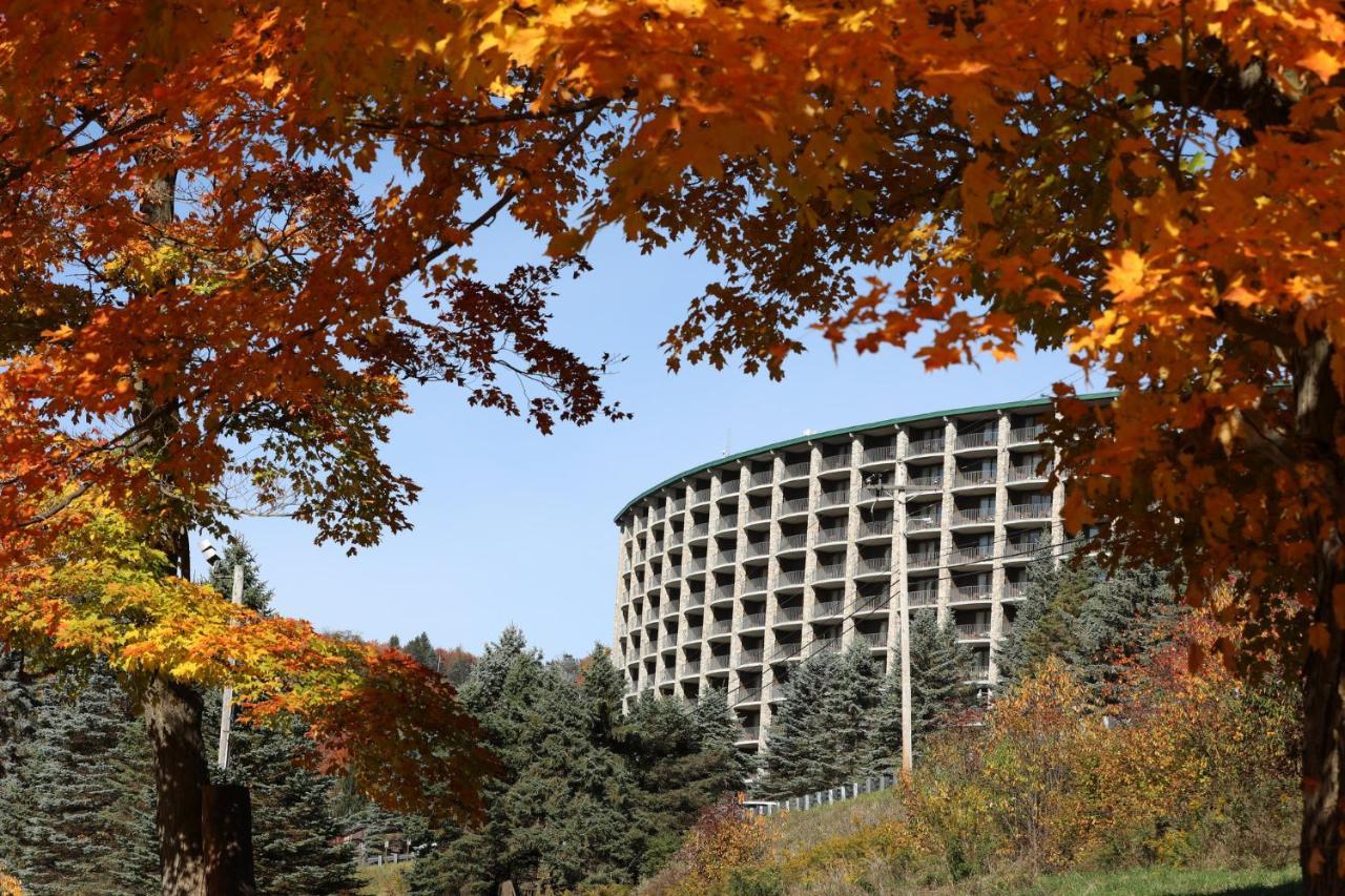 Slopeside Hotel By Seven Springs Resort Champion エクステリア 写真