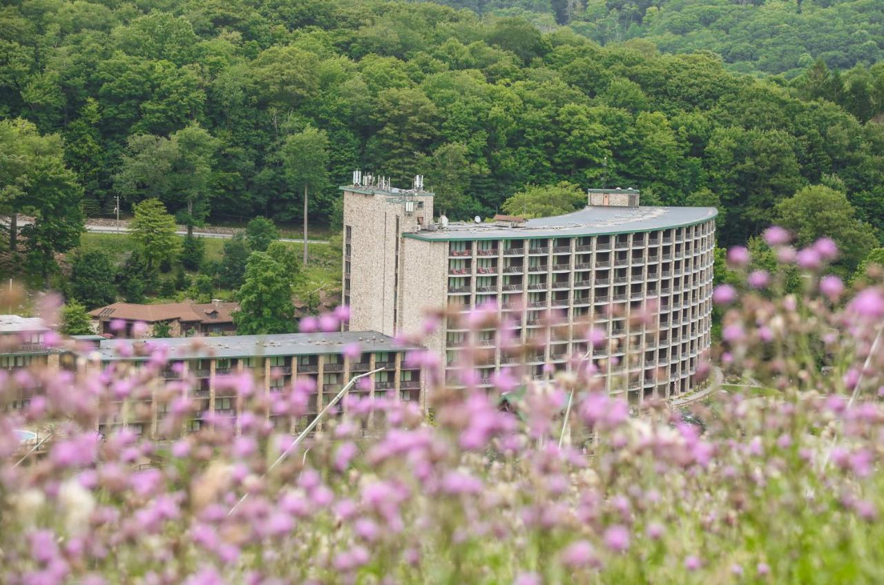 Slopeside Hotel By Seven Springs Resort Champion エクステリア 写真