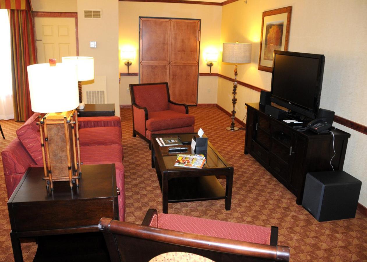 Slopeside Hotel By Seven Springs Resort Champion エクステリア 写真