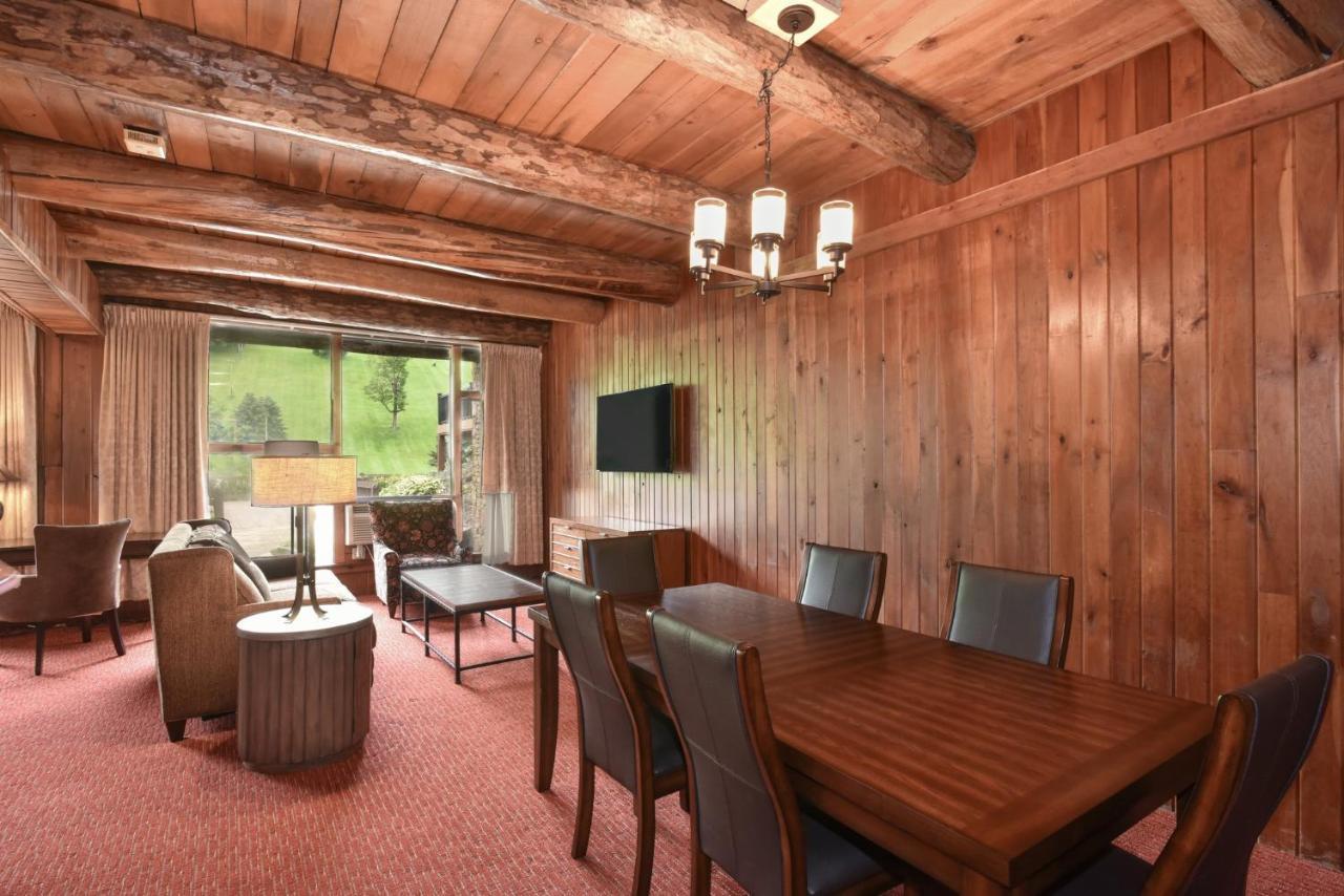 Slopeside Hotel By Seven Springs Resort Champion エクステリア 写真