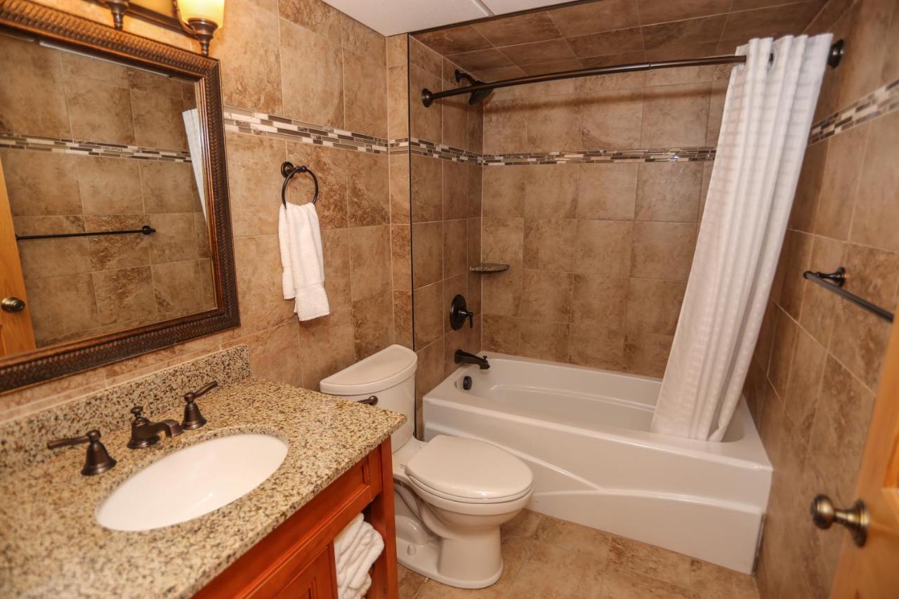 Slopeside Hotel By Seven Springs Resort Champion エクステリア 写真