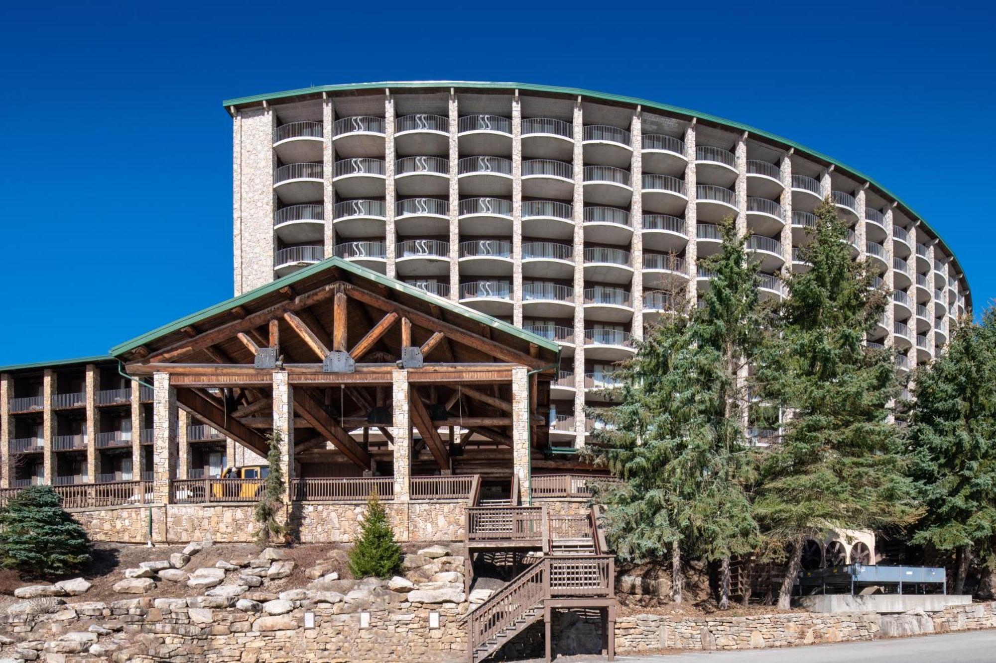Slopeside Hotel By Seven Springs Resort Champion エクステリア 写真