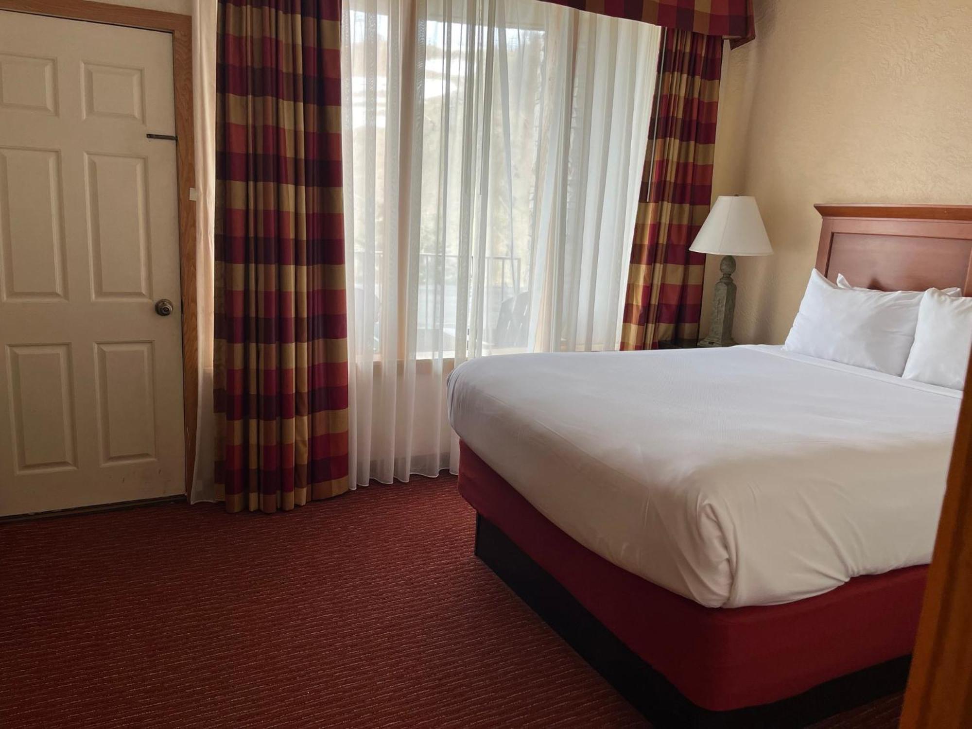 Slopeside Hotel By Seven Springs Resort Champion エクステリア 写真