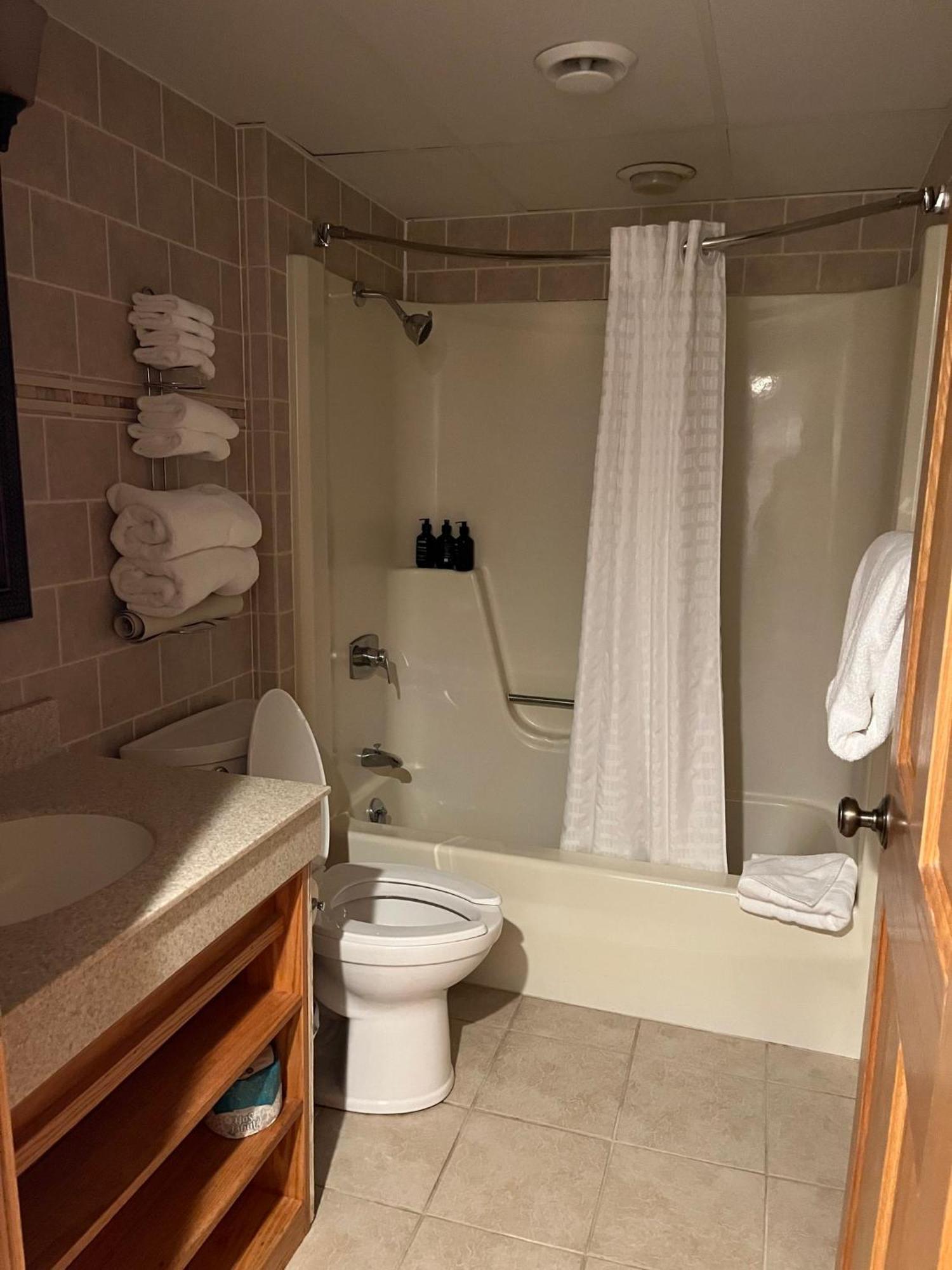 Slopeside Hotel By Seven Springs Resort Champion エクステリア 写真